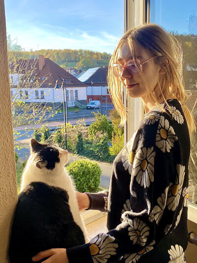 Jiji und Sofie genie&szlig;en die Morgen-Sonne